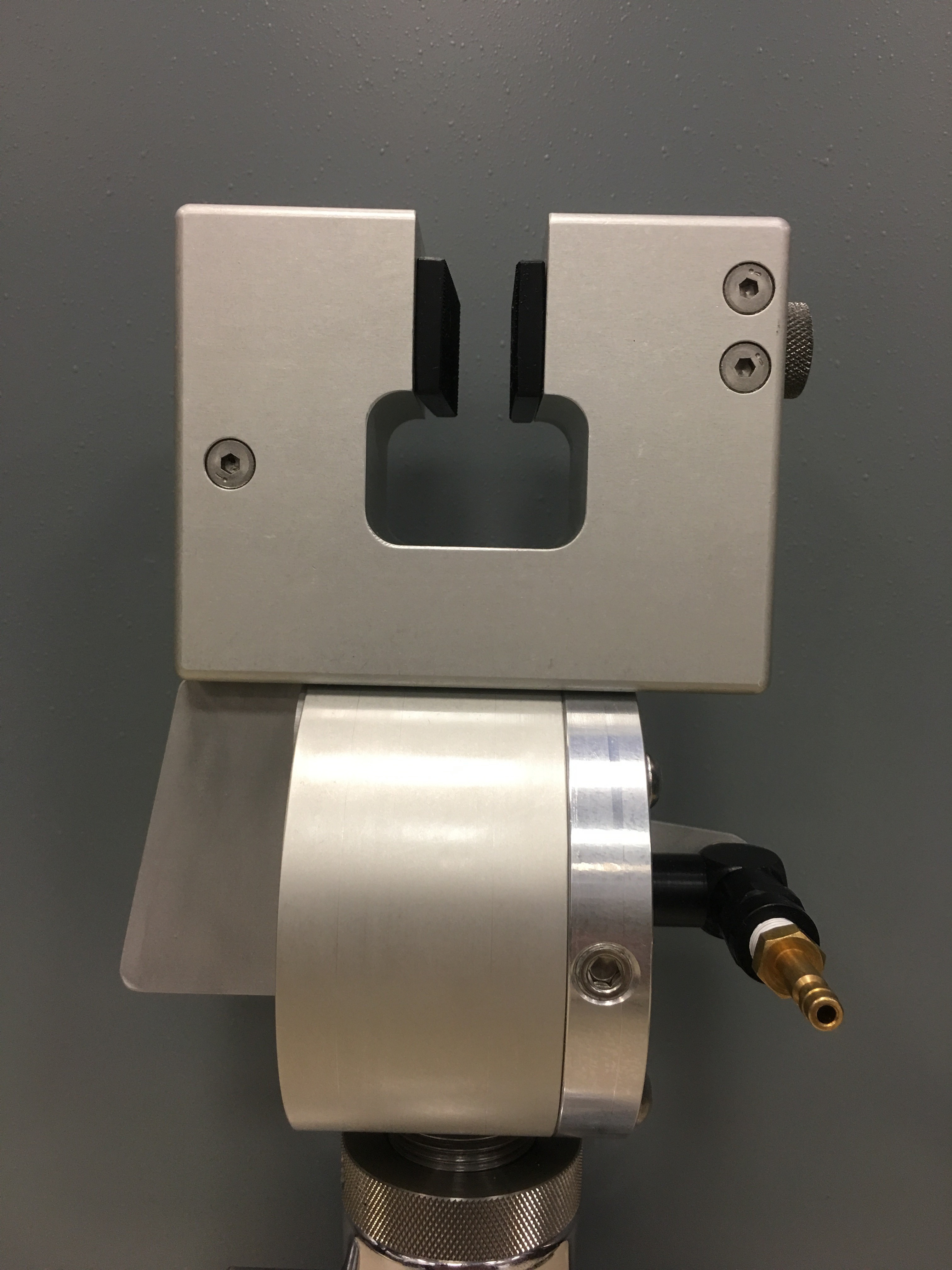 Pneumatic Grips for Materials Testing